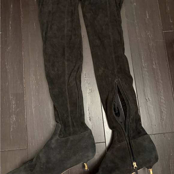 Valentino Garavani Black Over-the-Knee Suede Boots, size 39. - Picture 14 of 15